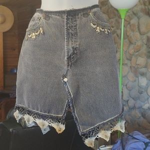 EMBELLISHED MINISKIRT